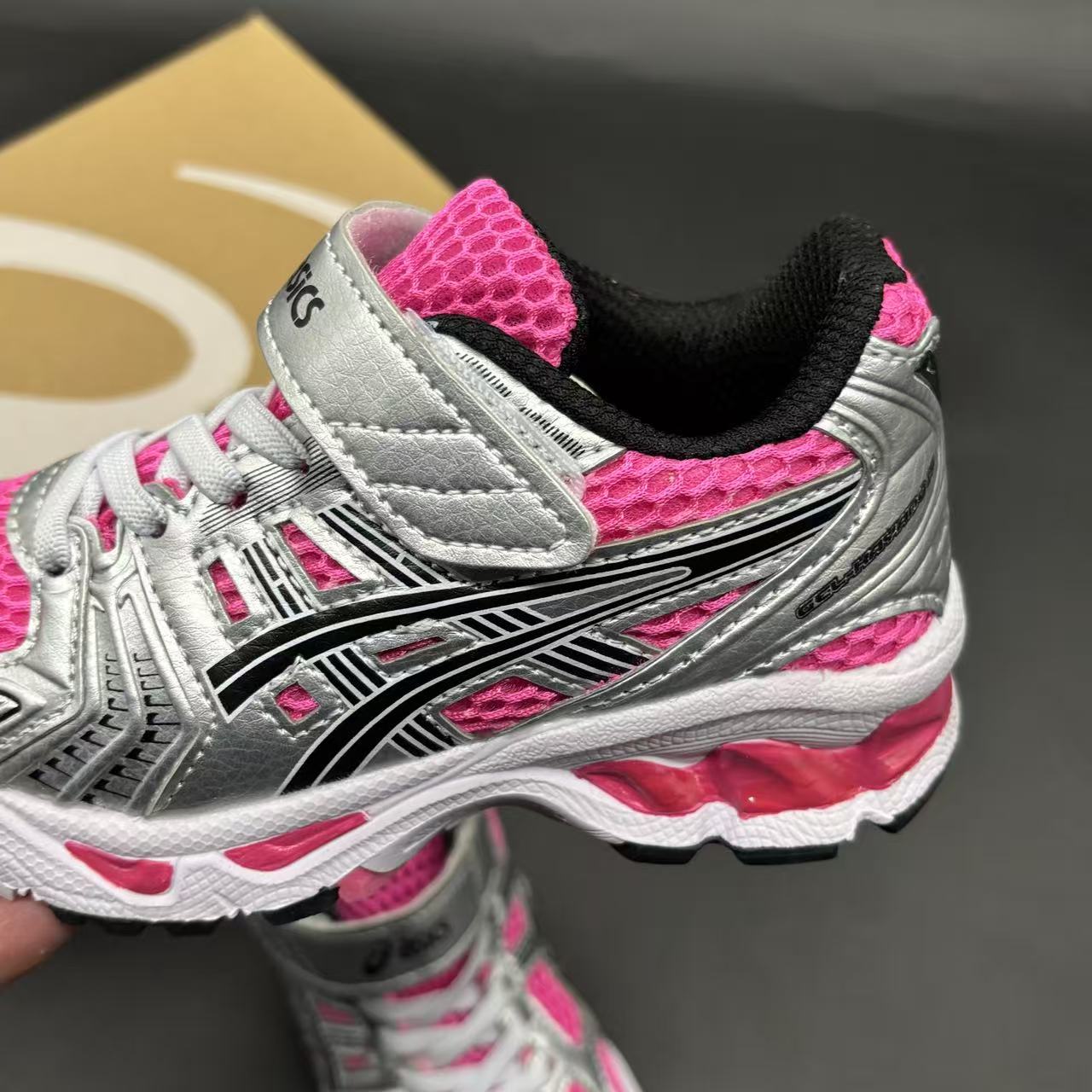 Children's shoes child
